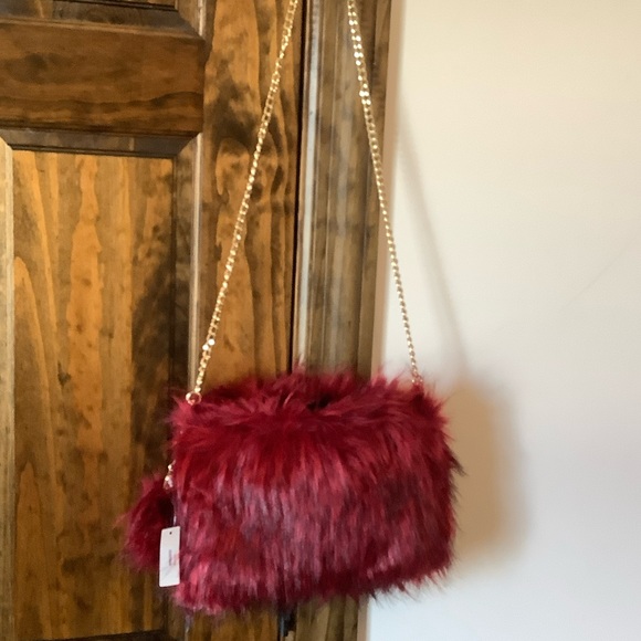 Elegant Burgundy Faux Fur Crossbody Bag - Picture 2 of 10